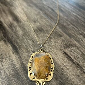 Elegant Gold Pendant Necklace